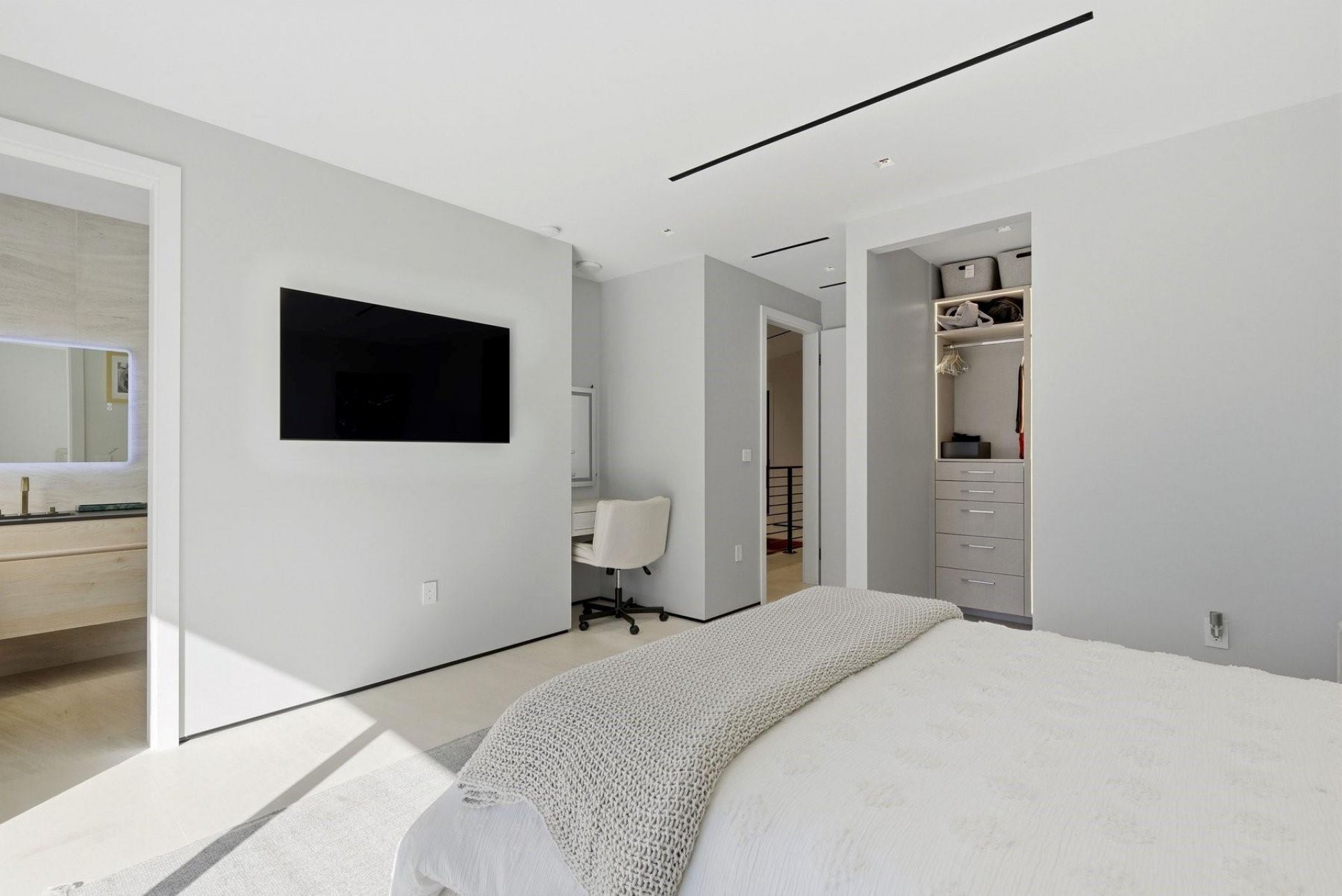 2103 Bayview Drive, Fort Lauderdale, FL 33305 Photo