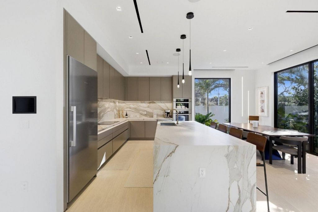 2103 Bayview Dr, Fort Lauderdale, FL 33305 Photo