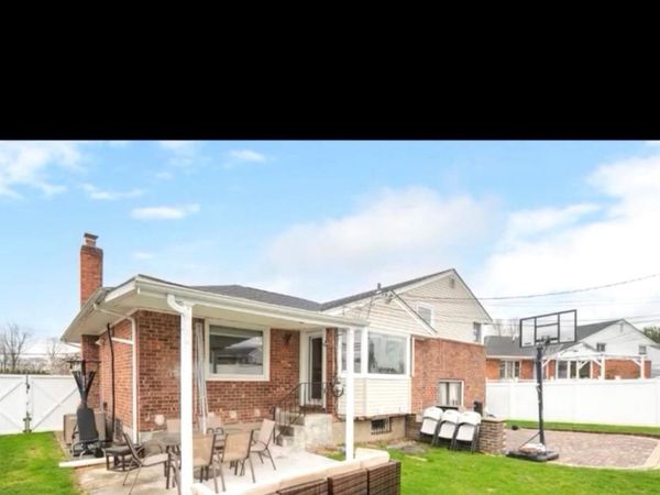 310 Southwood Circle , Syosset, NY 11791