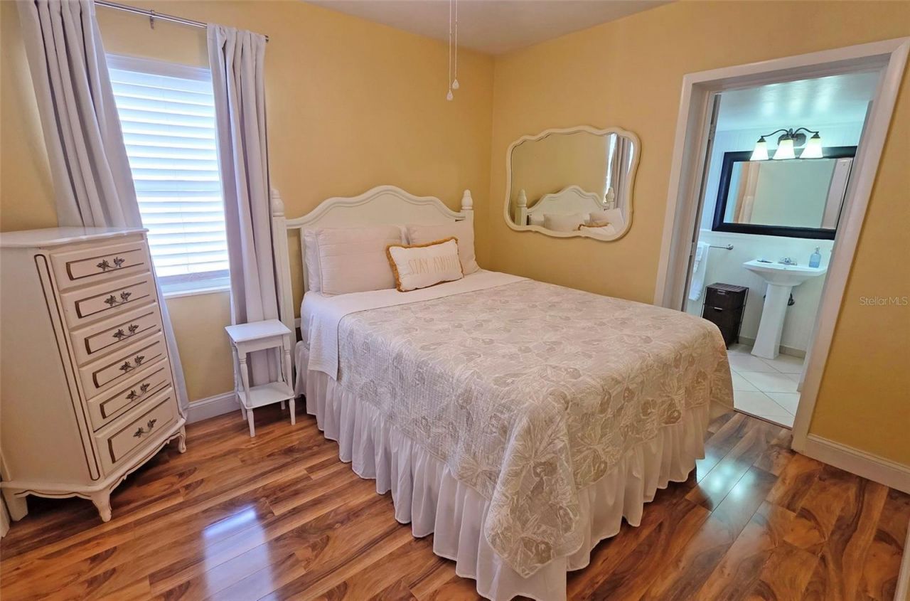 2442 Wood Street, Sarasota, FL 34237 Photo