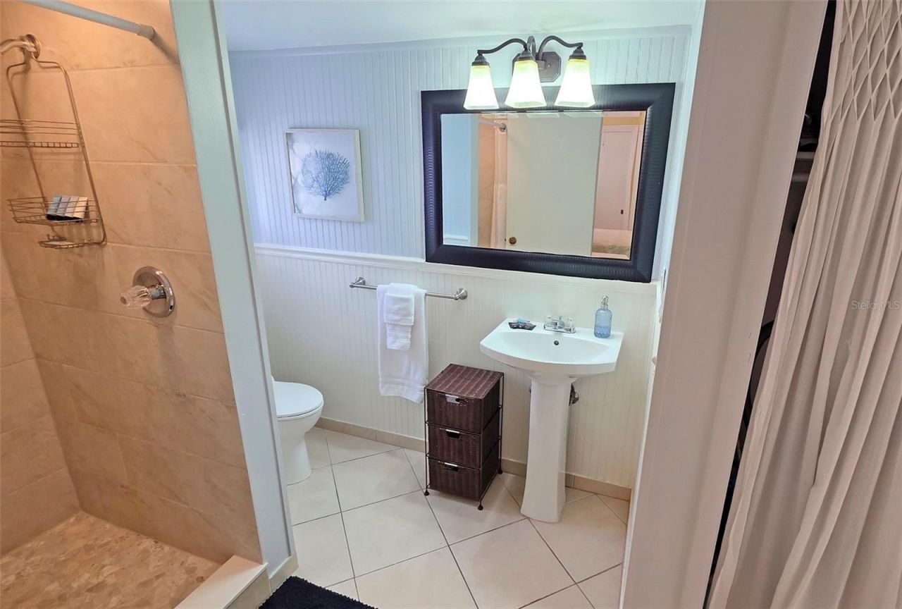 2442 Wood Street, Sarasota, FL 34237 Photo