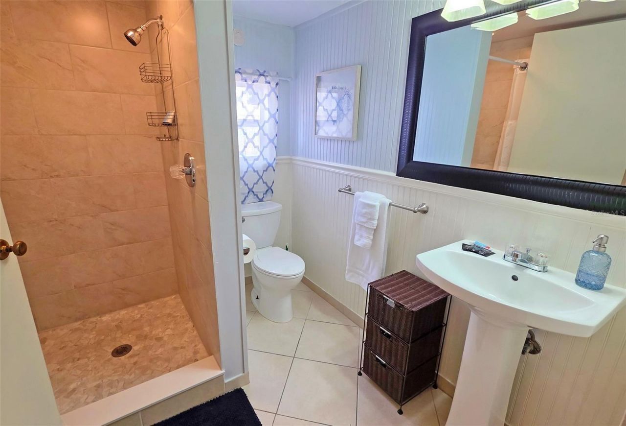 2442 Wood Street, Sarasota, FL 34237 Photo