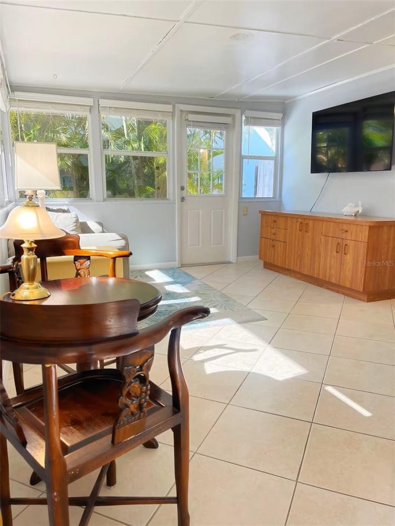 2442 Wood Street, Sarasota, FL 34237 Photo