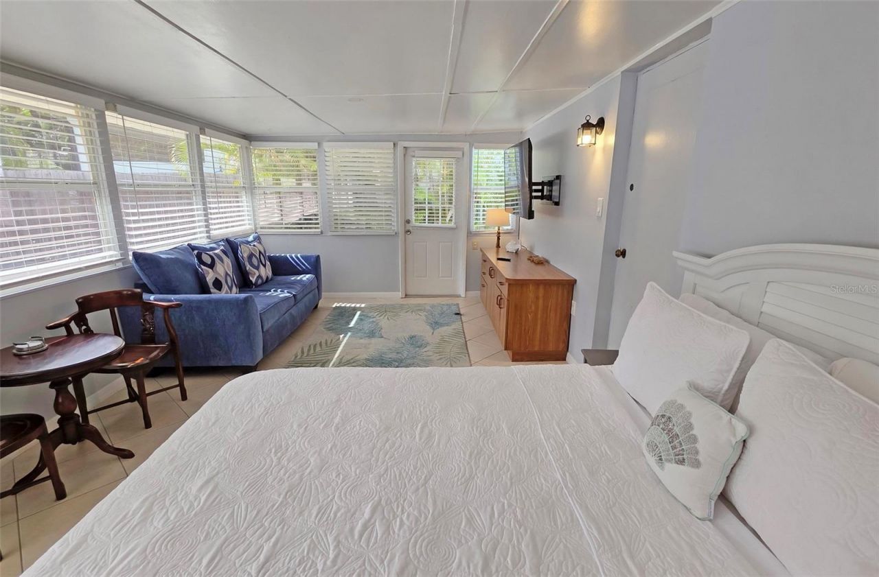 2442 Wood Street, Sarasota, FL 34237 Photo