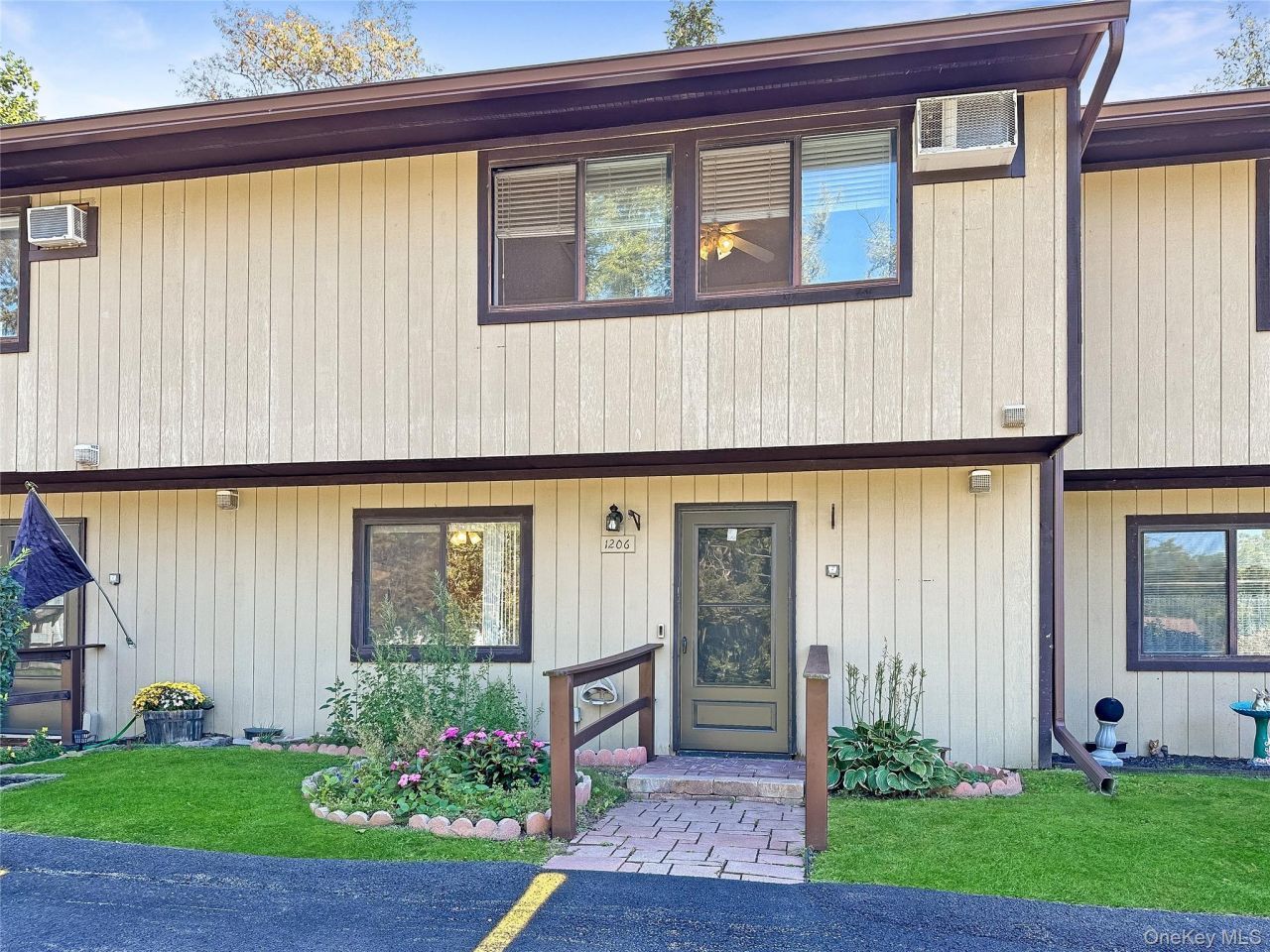 1206 Chelsea Cove S, Hopewell Junction, NY 12533 Main Photo