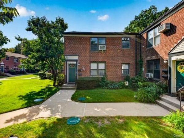 196-23 73rd Ave, Unit 2, Fresh Meadows, NY 11365