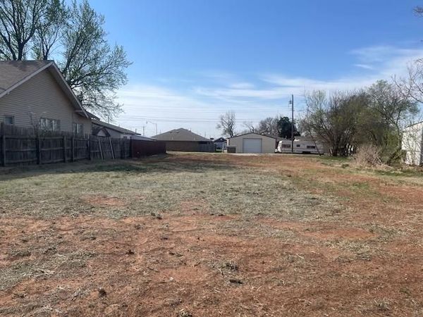 406 W Tom Stafford Street, Weatherford, OK 73096