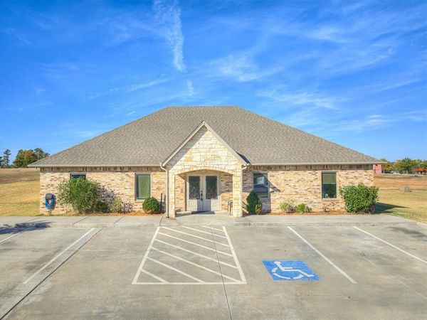 1917 Commerce Street, Choctaw, OK 73020