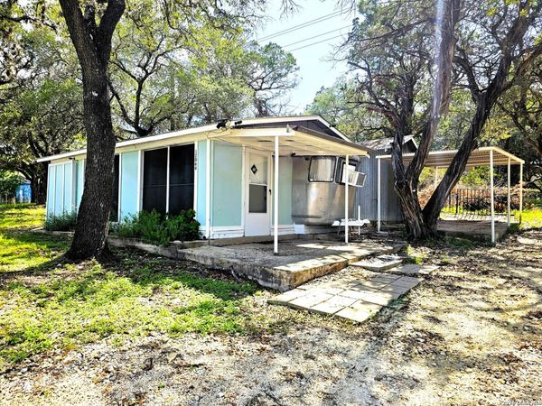 12064 Park Road 37, Lakehills, TX 78063