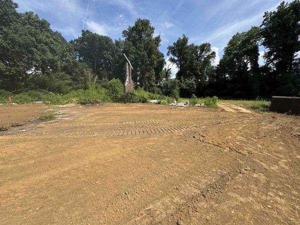 867 E ALCY RD, Memphis, TN 38106