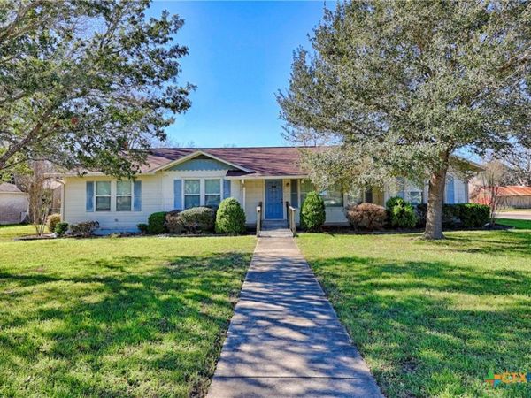 122 Ave E , Shiner, TX 77984