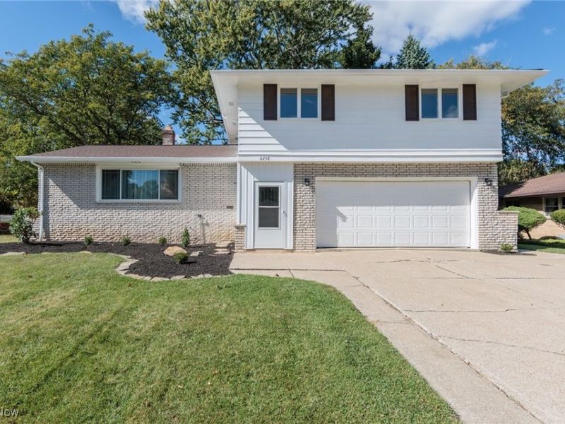 6258 Carlyle Drive, Seven Hills, OH 44131 Photo 1