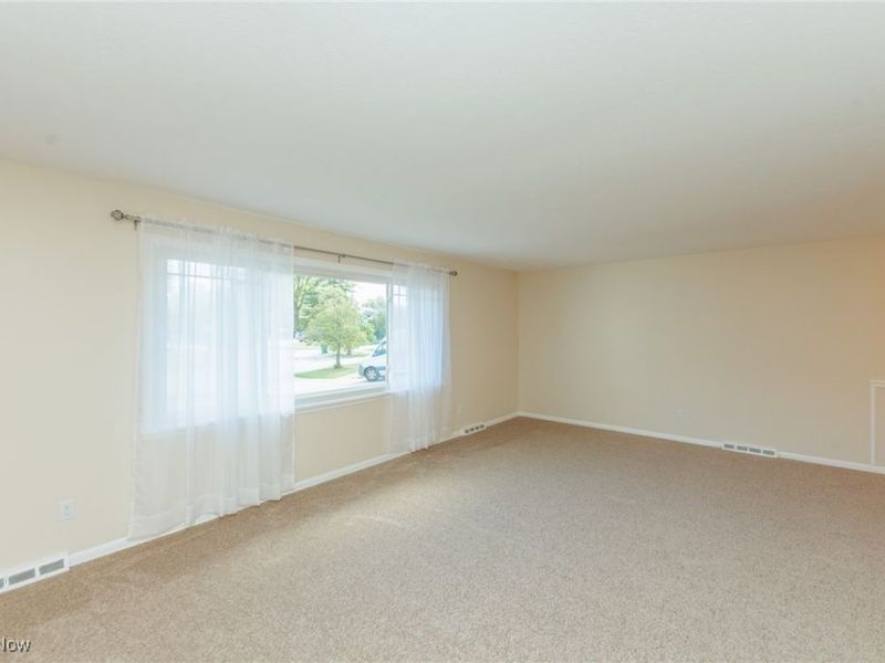 6258 Carlyle Drive, Seven Hills, OH 44131 Photo 12