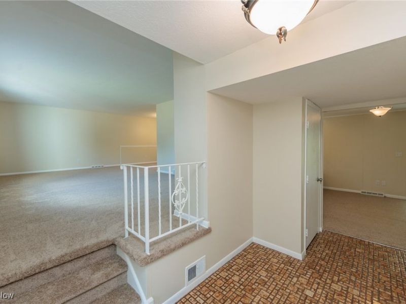 6258 Carlyle Drive, Seven Hills, OH 44131 Photo 7