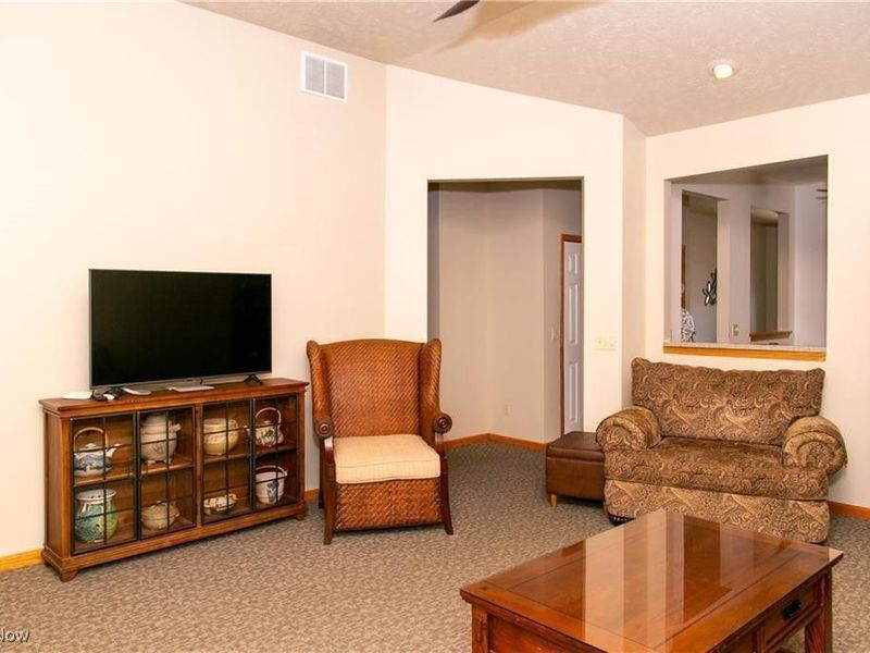 8873 Ashlyn Court, Olmsted Falls, OH 44138 Photo 11