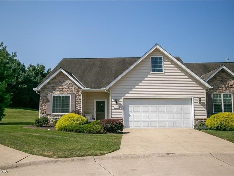 8873 Ashlyn Court, Olmsted Falls, OH 44138 Photo 2
