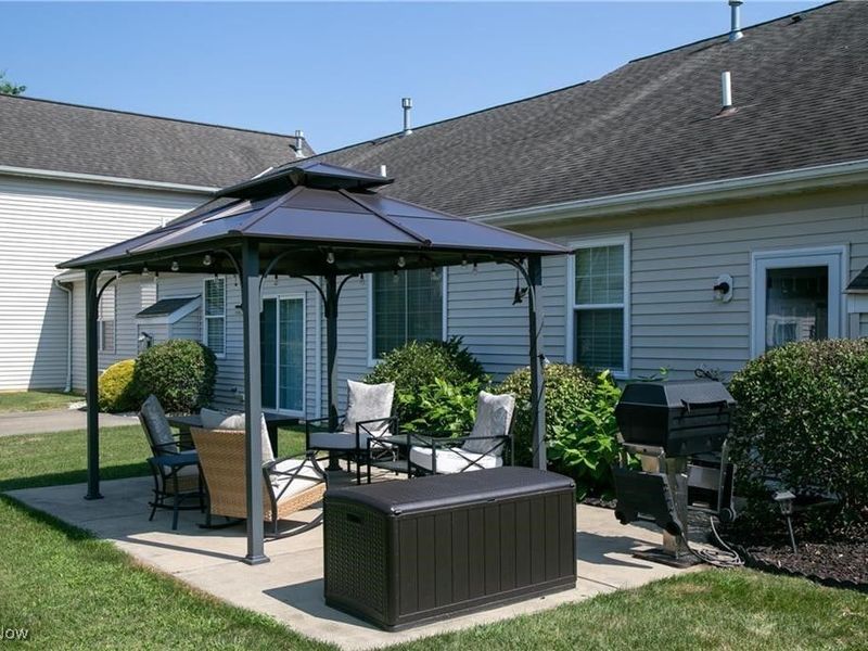 8873 Ashlyn Court, Olmsted Falls, OH 44138 Photo 3