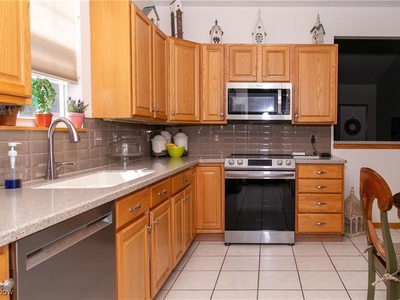 8873 Ashlyn Court, Olmsted Falls, OH 44138 Photo 7