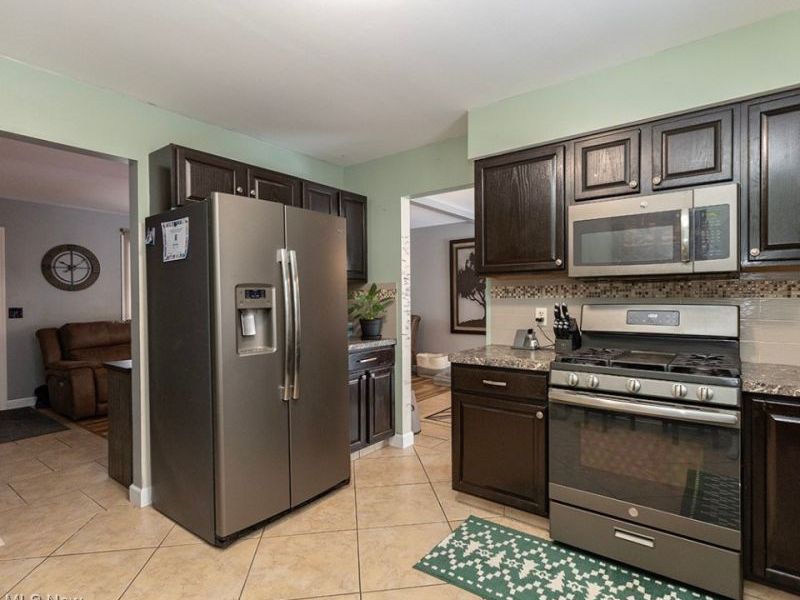 110 Edgefield Drive, Elyria, OH 44035 Photo 10