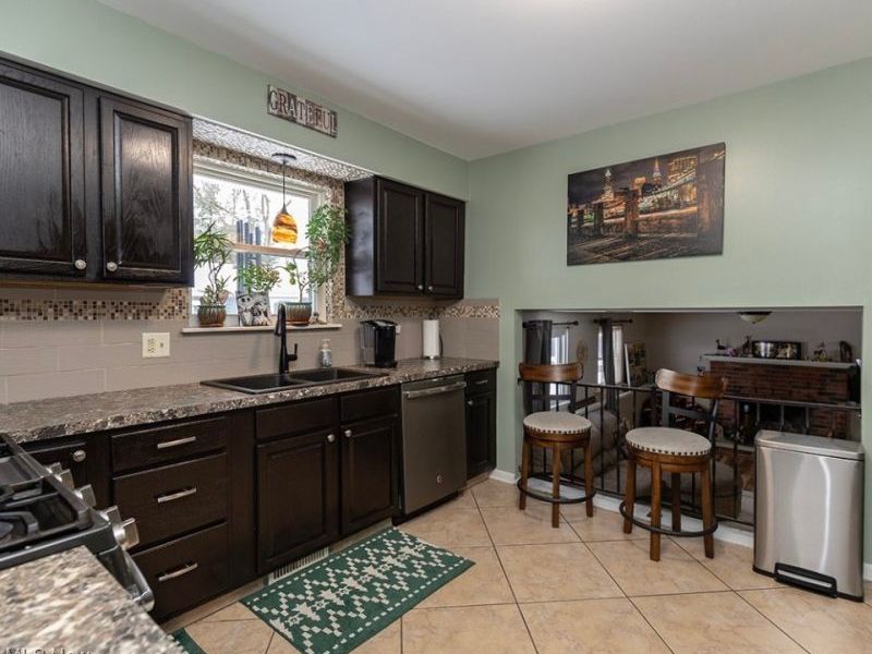 110 Edgefield Drive, Elyria, OH 44035 Photo 11