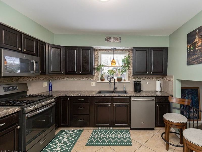 110 Edgefield Drive, Elyria, OH 44035 Photo 12