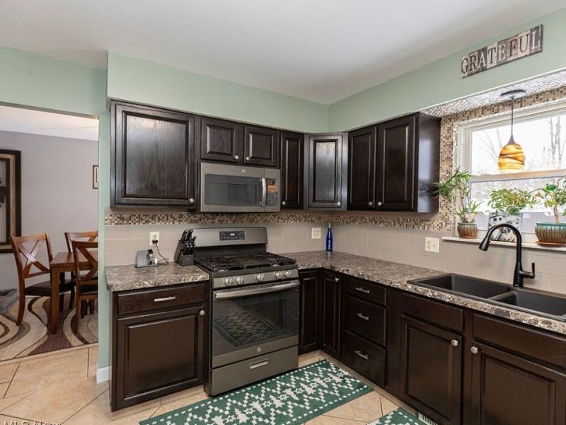 110 Edgefield Drive, Elyria, OH 44035 Photo 13