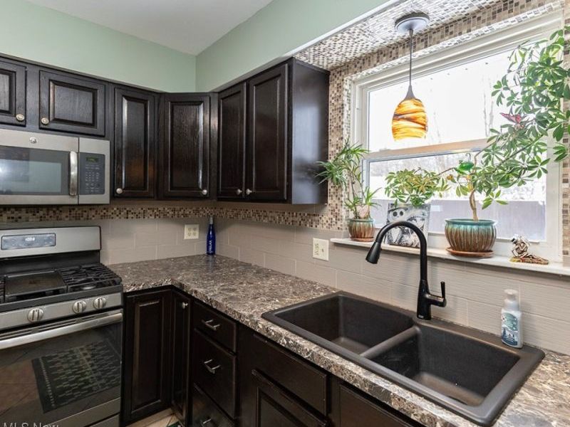 110 Edgefield Drive, Elyria, OH 44035 Photo 14