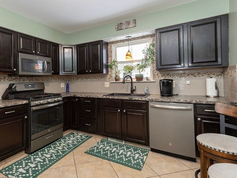 110 Edgefield Drive, Elyria, OH 44035 Photo 16