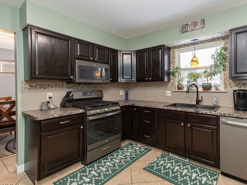 110 Edgefield Drive, Elyria, OH 44035 Photo 17