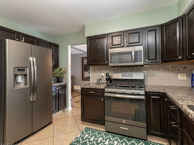 110 Edgefield Drive, Elyria, OH 44035 Photo 18