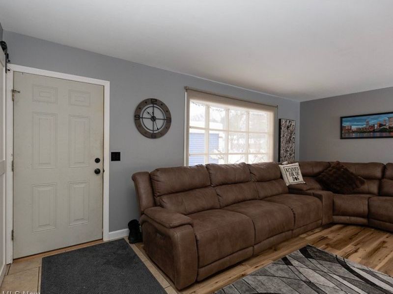 110 Edgefield Drive, Elyria, OH 44035 Photo 4