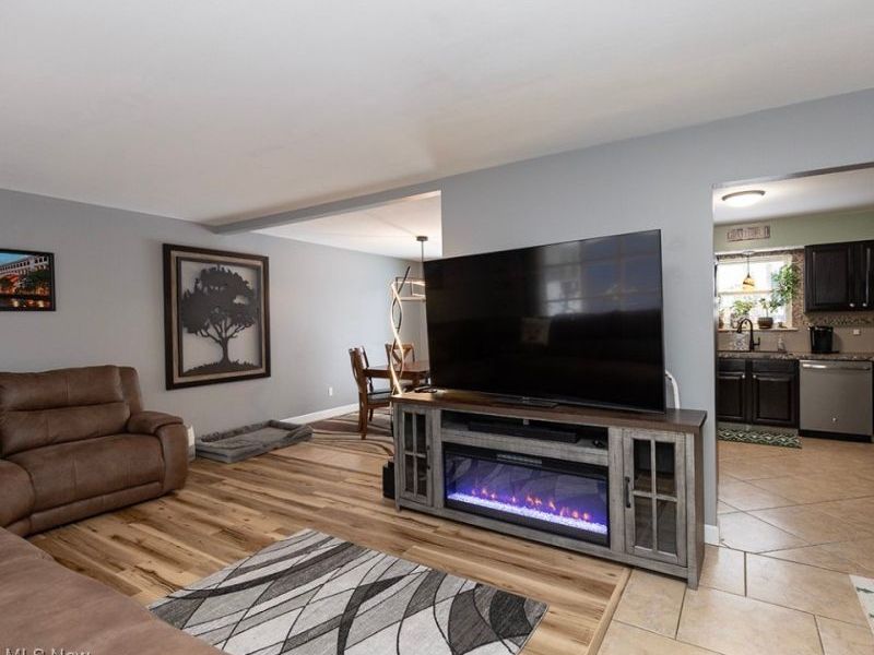 110 Edgefield Drive, Elyria, OH 44035 Photo 5