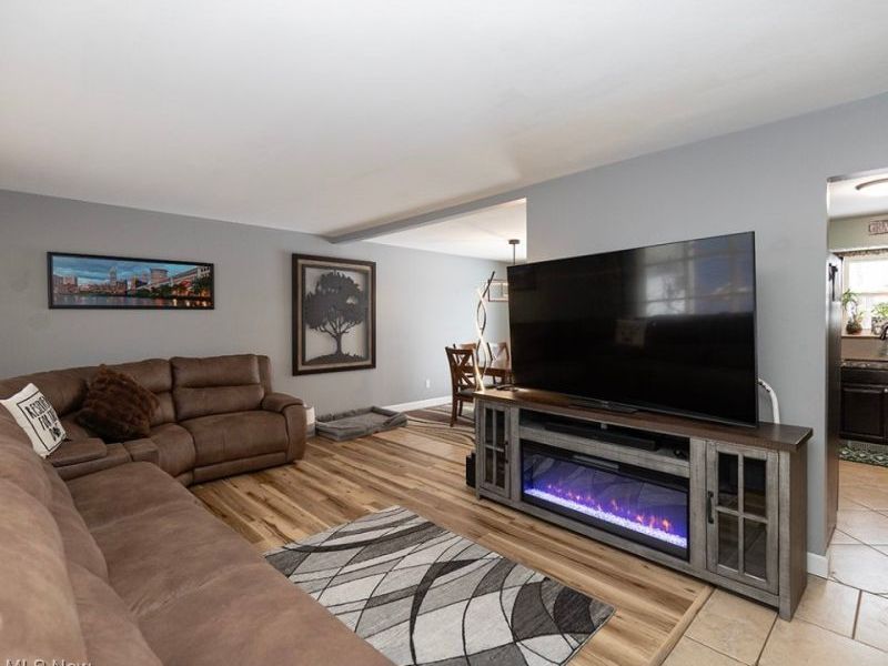 110 Edgefield Drive, Elyria, OH 44035 Photo 6