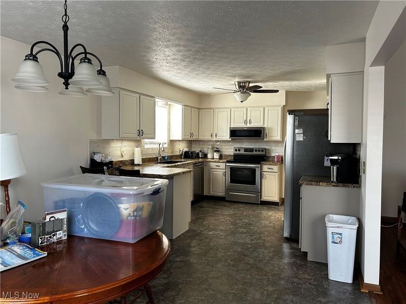 217 Syracuse Court, Elyria, OH 44035 Photo 5