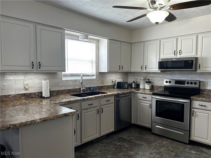 217 Syracuse Court, Elyria, OH 44035 Photo 7