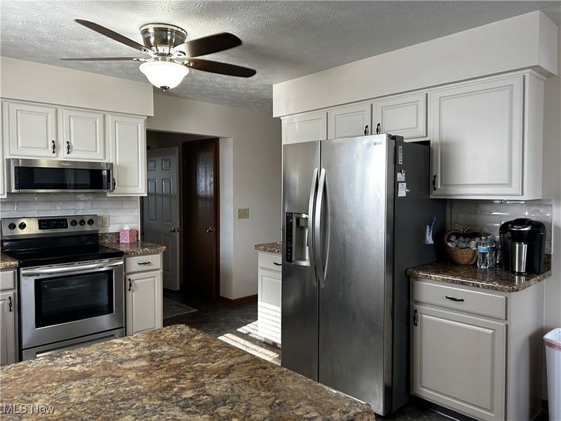 217 Syracuse Court, Elyria, OH 44035 Photo 8