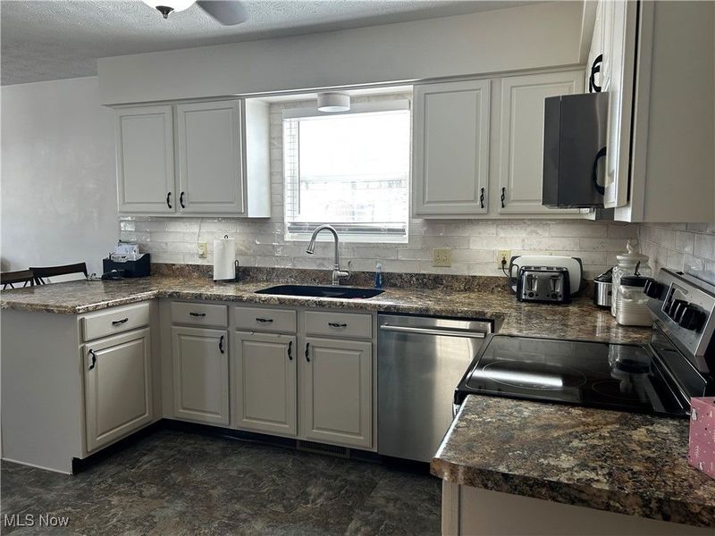 217 Syracuse Court, Elyria, OH 44035 Photo 9