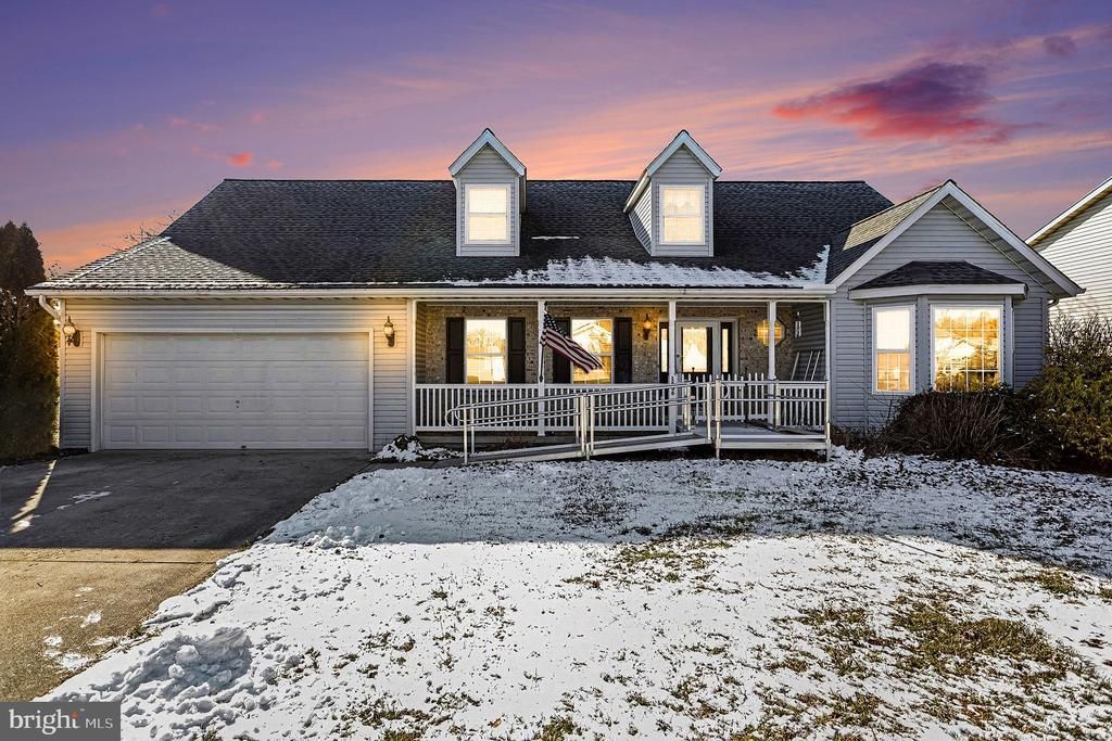 1686 TAYLOR DRIVE, HANOVER, PA 17331