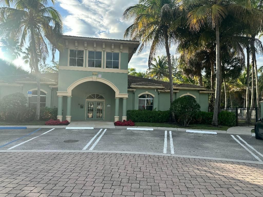 220 Crestwood Circle, Unit 106, Royal Palm Beach, FL 33411 Photo