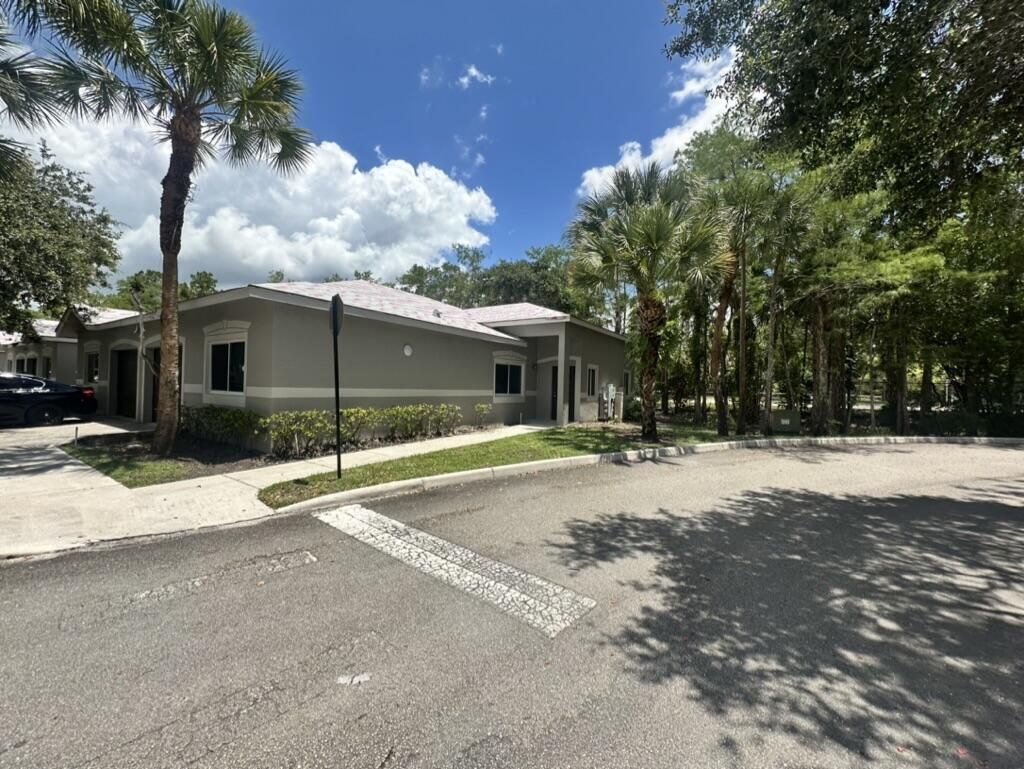 220 Crestwood Circle, Unit 106, Royal Palm Beach, FL 33411 Photo