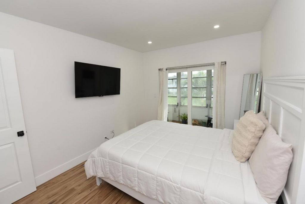 112 Salisbury, Unit E, West Palm Beach, FL 33417 Photo