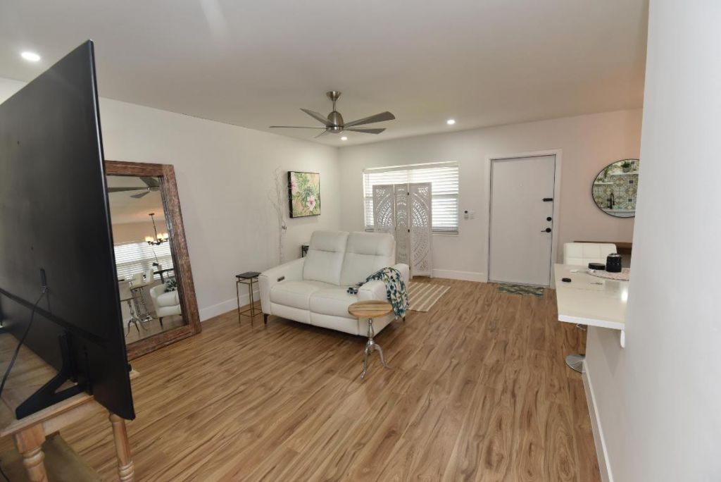 112 Salisbury, Unit E, West Palm Beach, FL 33417 Photo