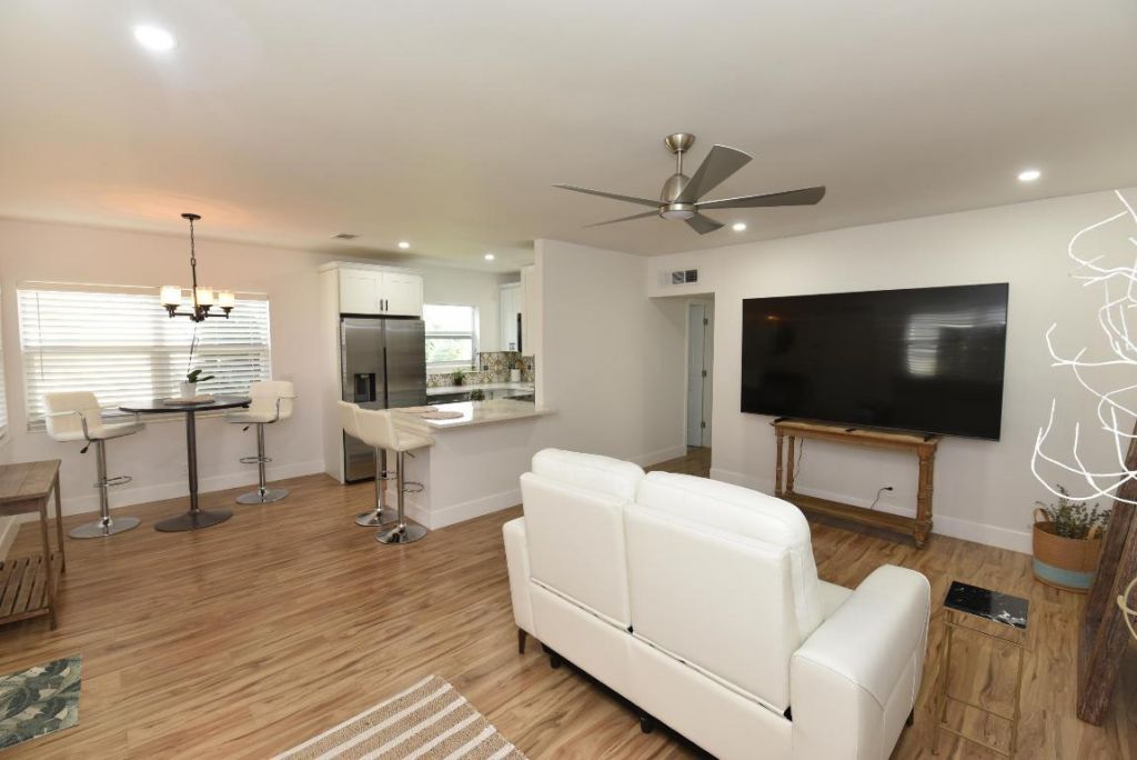 112 Salisbury, Unit E, West Palm Beach, FL 33417 Photo