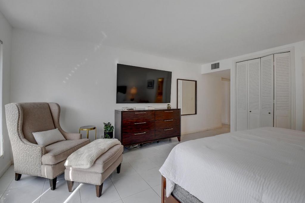 2066 N Ocean Boulevard, Unit 2nw, Boca Raton, FL 33431 Photo