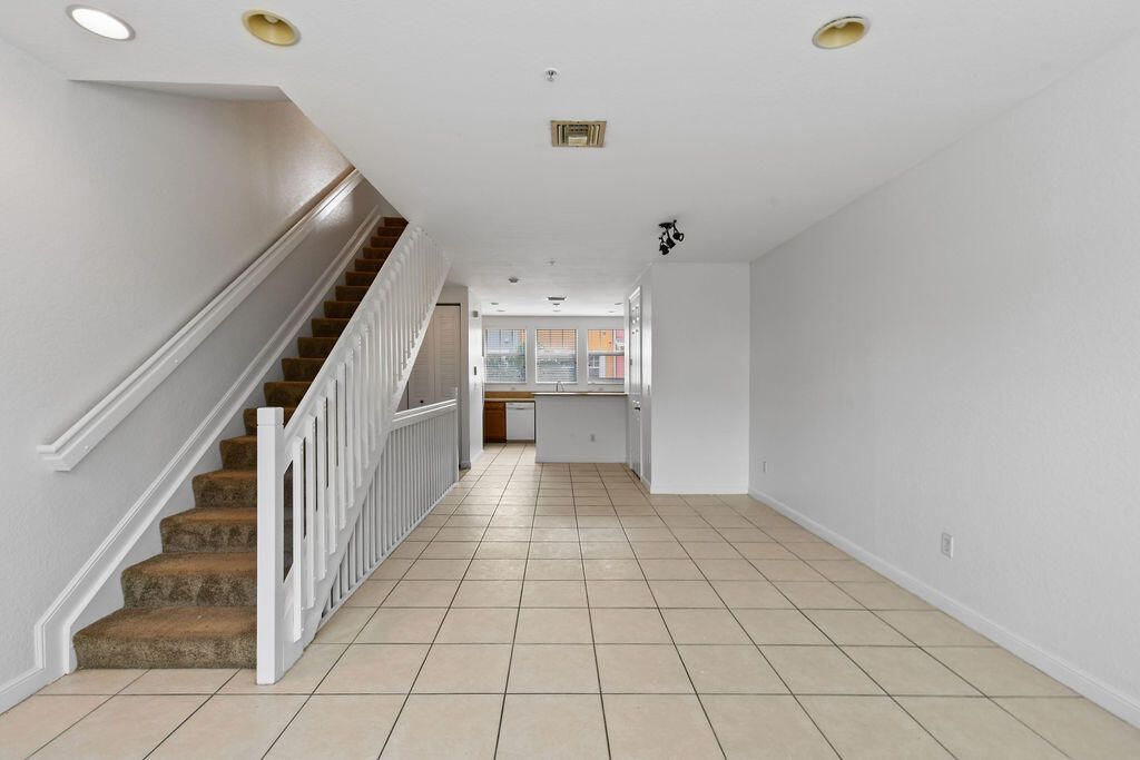 433 Amador Lane, Unit 5, West Palm Beach, FL 33401 Photo