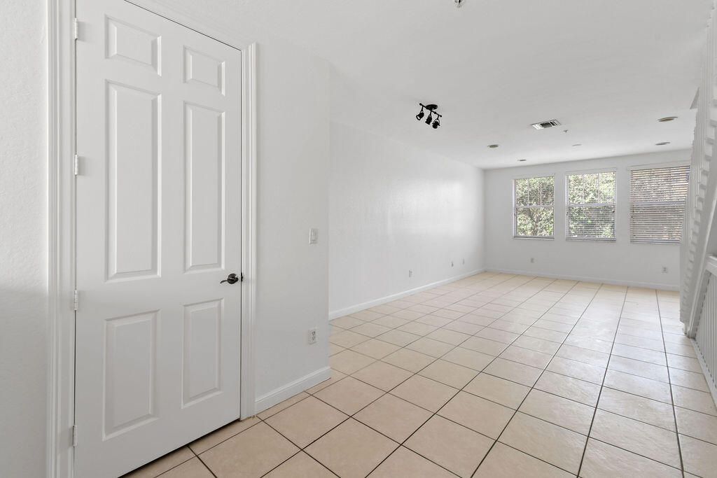433 Amador Lane, Unit 5, West Palm Beach, FL 33401 Photo