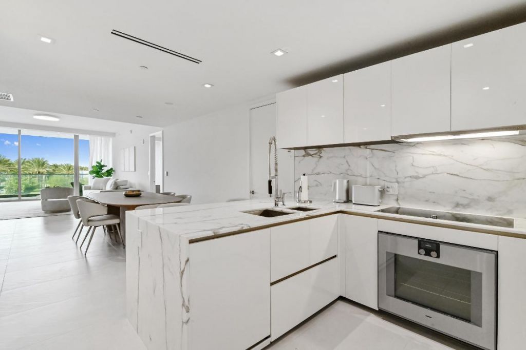 10203 Collins Avenue, Unit 305, Bal Harbour, FL 33154 Photo