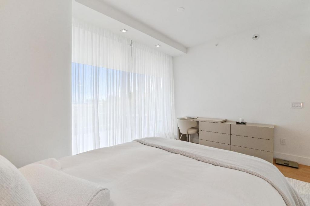 10203 Collins Avenue, Unit 305, Bal Harbour, FL 33154 Photo