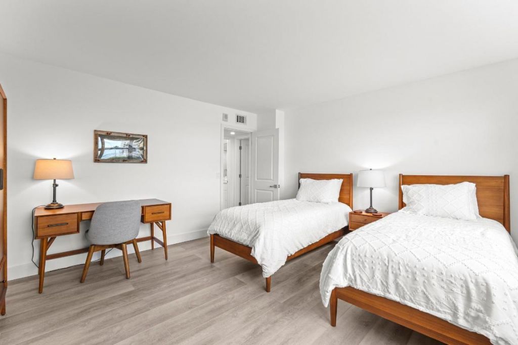 5440 N Ocean Drive, Unit 306, Singer Island, FL 33404 Photo