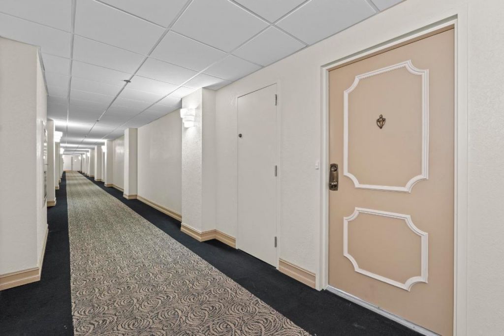 5440 N Ocean Drive, Unit 306, Singer Island, FL 33404 Photo